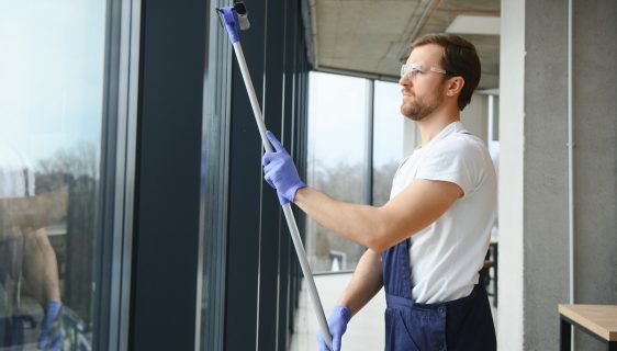 6-Comment garantir la facilité d'entretien des cloisons sanitaires dans les lieux à fort passage
