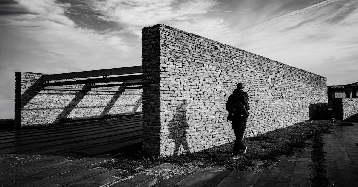 découvrez les raisons courantes de refus de permis de construire et comment contester une décision pour faire valoir vos droits.