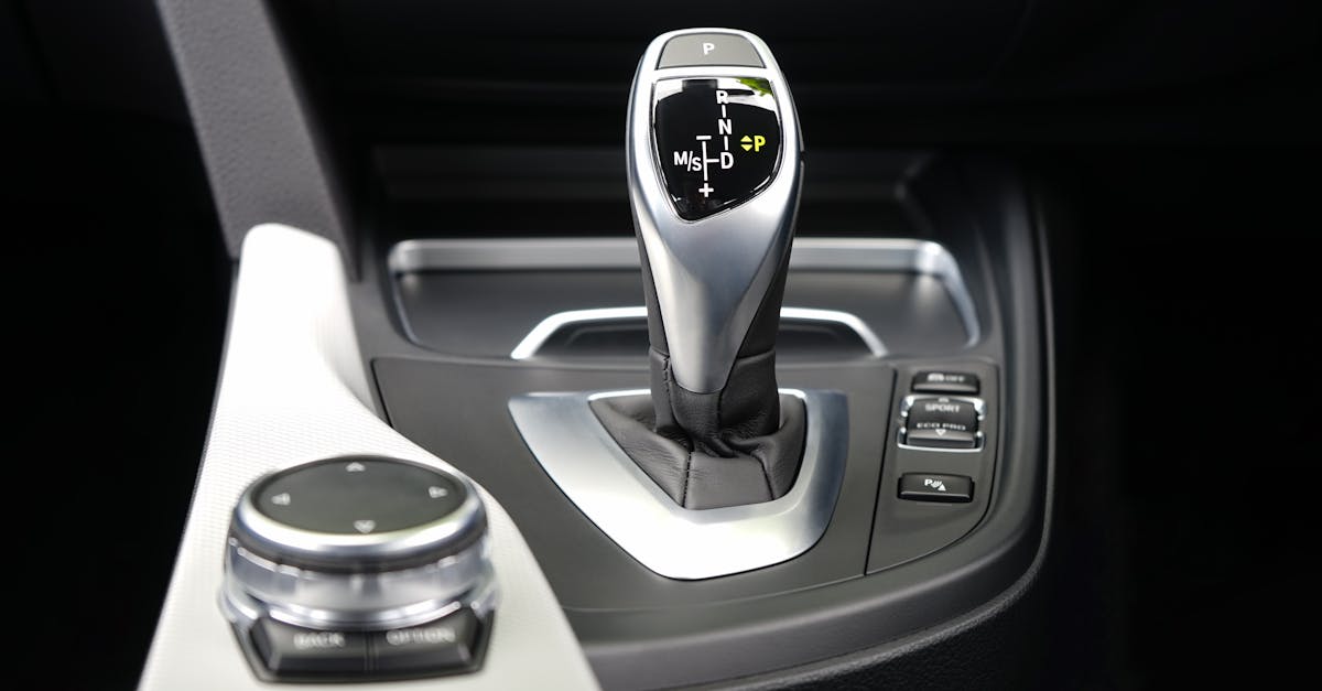 découvrez les principes et applications du contrôle automatique, une discipline essentielle pour l'automatisation des systèmes industriels et technologiques.