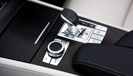 découvrez les principes et applications du contrôle automatique pour optimiser les systèmes industriels et technologiques grâce à des méthodes avancées de régulation et d'automatisation.