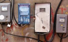 découvrez les causes courantes du déclenchement du disjoncteur et comment résoudre efficacement les problèmes de disjoncteur qui saute pour assurer la sécurité de votre installation électrique.