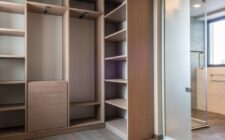 découvrez notre collection de placards fonctionnels et élégants pour organiser parfaitement votre espace. solutions de rangement sur mesure adaptées à toutes vos envies.