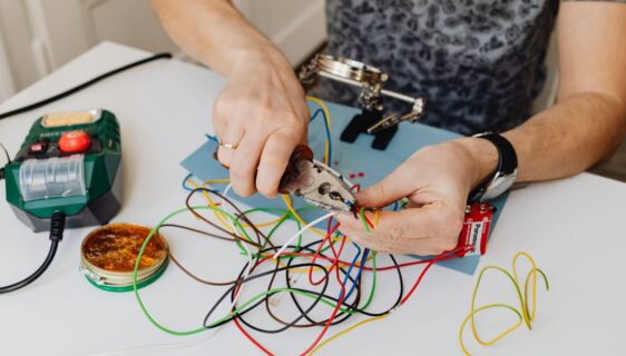 service de réparation électrique professionnel pour tous vos besoins résidentiels et commerciaux, assurant sécurité et efficacité.