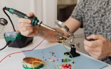 services professionnels de réparation électronique pour tous vos appareils : smartphones, ordinateurs, tablettes et plus. réparation rapide et fiable près de chez vous.