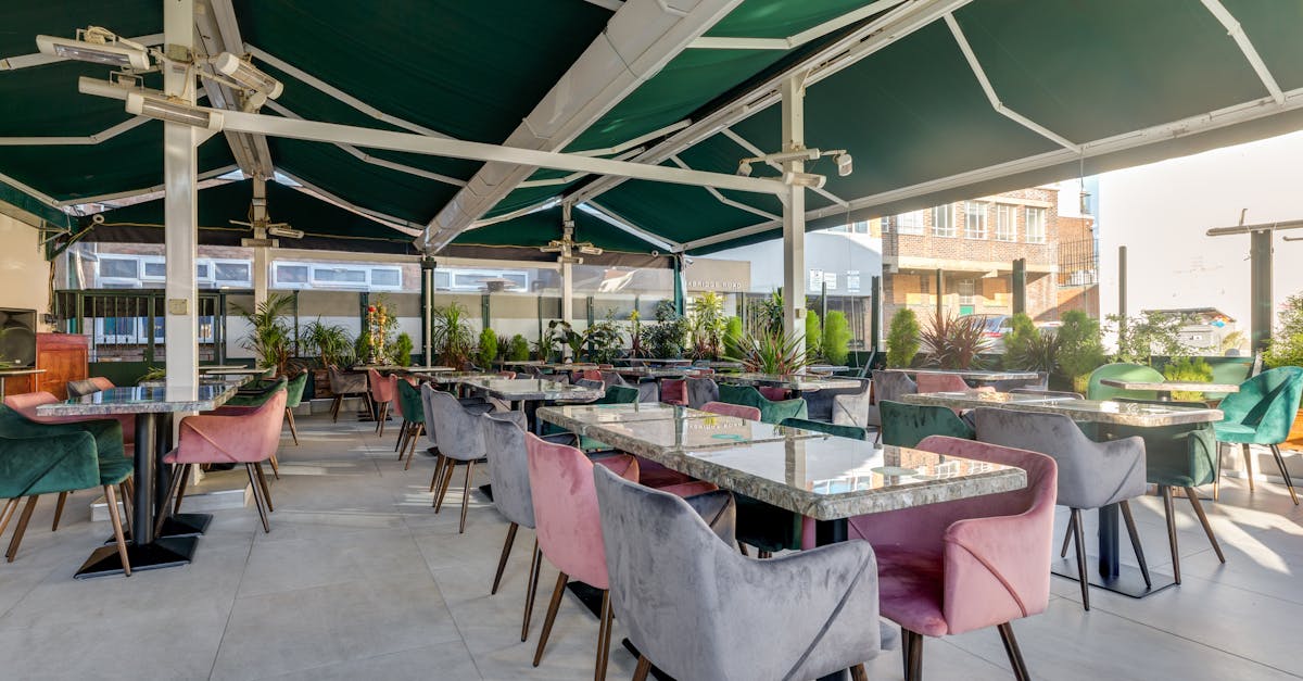 store extérieur moderne alliant design élégant et protection efficace contre le soleil pour sublimer votre espace extérieur.