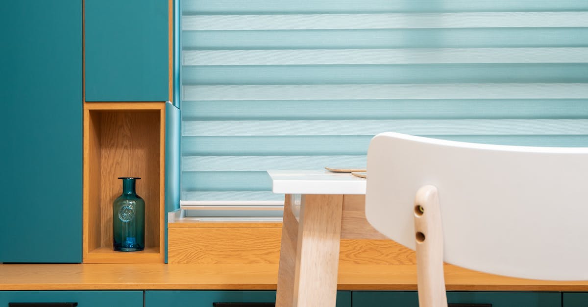 découvrez notre store extérieur résistant et élégant, idéal pour protéger votre terrasse ou jardin des rayons du soleil tout en ajoutant une touche moderne à votre espace extérieur.