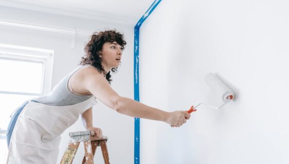 service professionnel de rénovation de peinture pour redonner vie et fraîcheur à vos surfaces intérieures et extérieures.