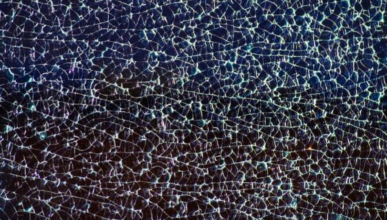 découvrez les causes et solutions de la rupture spontanée du verre trempé, un phénomène courant affectant la sécurité et la durabilité de vos installations en verre.