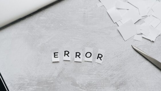 découvrez les erreurs courantes dans l'estimation des coûts de construction et apprenez comment les éviter pour réussir vos projets.