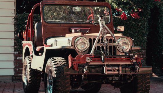 découvrez notre treuil électrique 12v puissant et fiable, idéal pour vos besoins de levage et de traction. facile à installer, parfait pour véhicules et utilisations variées.