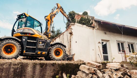 service professionnel d'enlèvement de gravats rapide et fiable pour chantiers, rénovations et déblais. nettoyage efficace et respectueux de l'environnement.