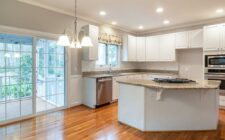 découvrez notre gamme de portes coulissantes élégantes et fonctionnelles, parfaites pour optimiser l'espace et apporter une touche moderne à votre intérieur.